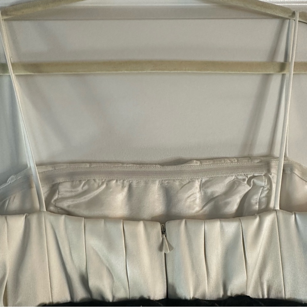 JS Collections Black & White Pleated Bodice Formal Gown Women’s Size 4 - Picture 8 of 16